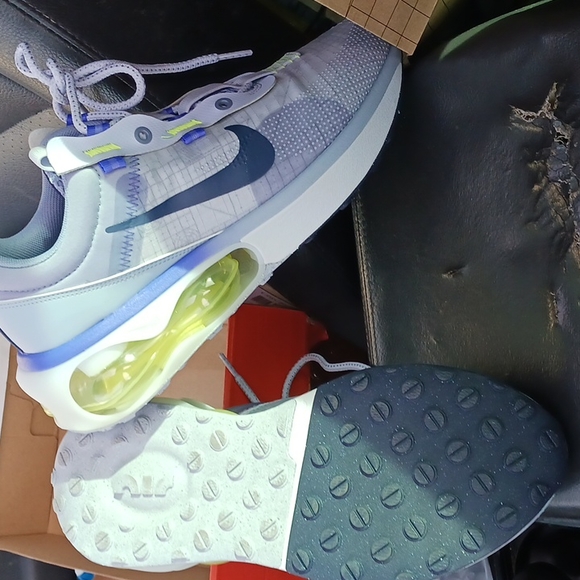 Brand new Nike Air Max size 9 - Picture 4 of 4